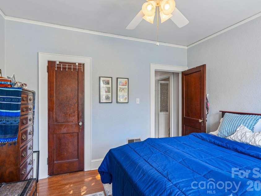 6007 Statesville Road, Charlotte, NC 28269.  MLS# CAR4432976, YatesRealty ID 55631. 