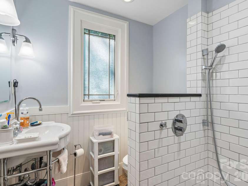 6007 Statesville Road, Charlotte, NC 28269.  MLS# CAR4432976, YatesRealty ID 55631. 