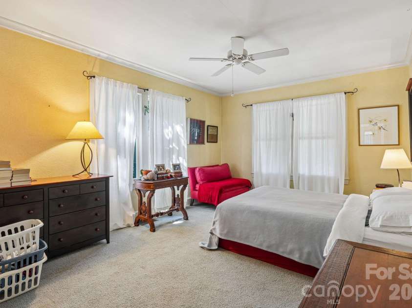 6007 Statesville Road, Charlotte, NC 28269.  MLS# CAR4432976, YatesRealty ID 55631. 