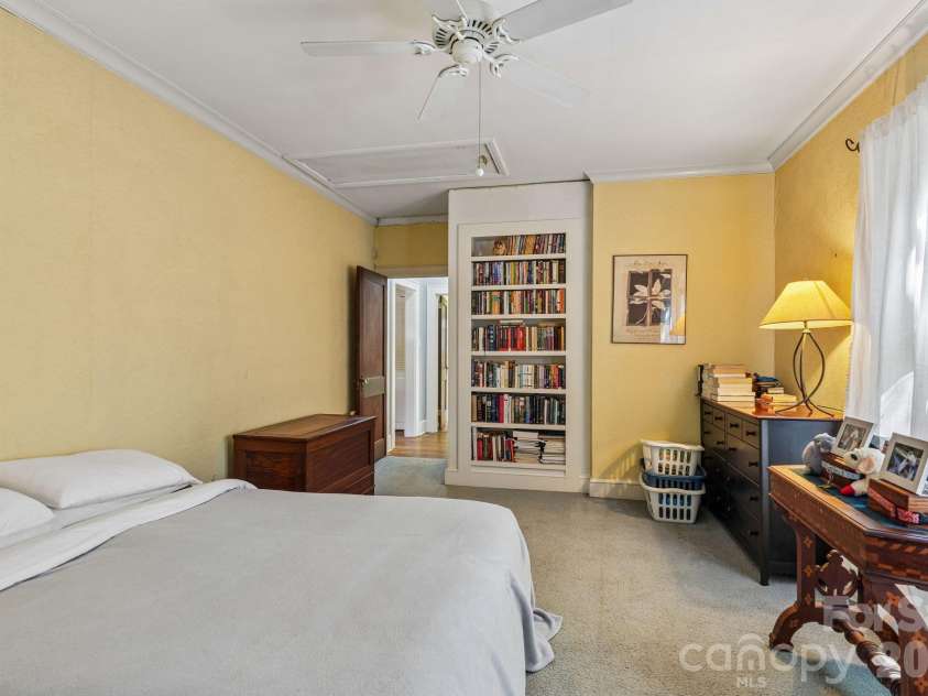 6007 Statesville Road, Charlotte, NC 28269.  MLS# CAR4432976, YatesRealty ID 55631. 