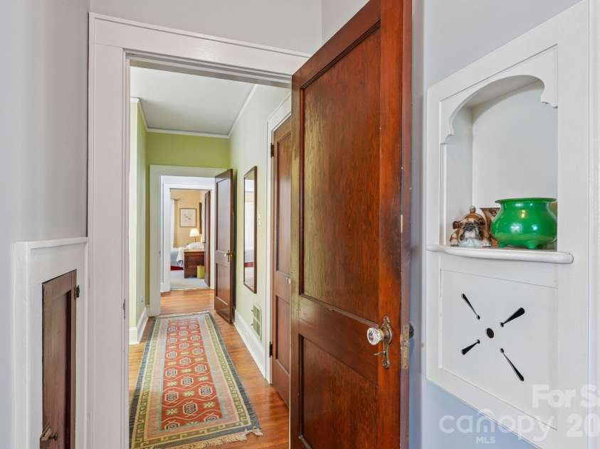 6007 Statesville Road, Charlotte, NC 28269.  MLS# CAR4432976, YatesRealty ID 55631. 