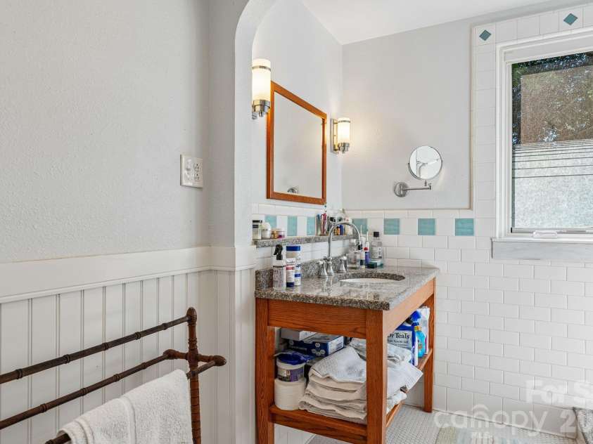 6007 Statesville Road, Charlotte, NC 28269.  MLS# CAR4432976, YatesRealty ID 55631. 