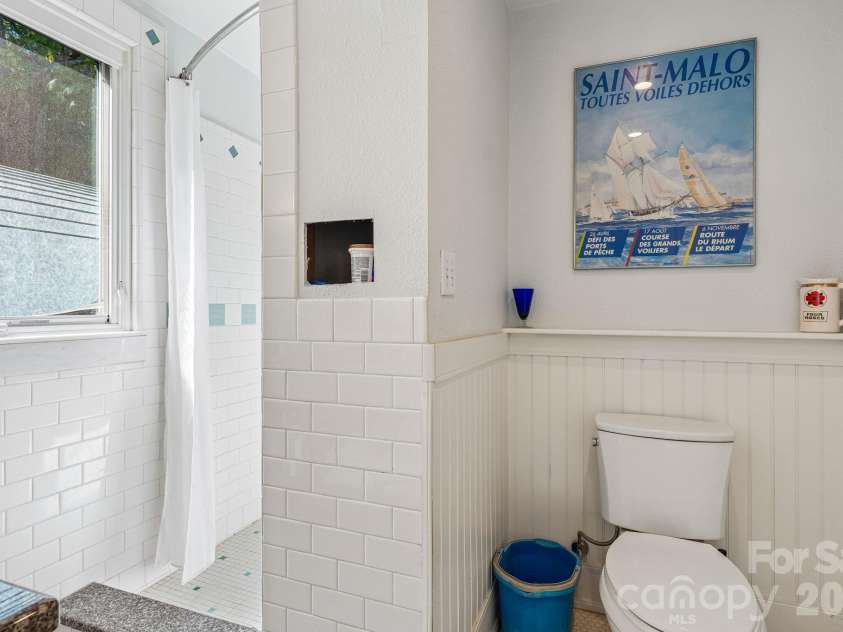 6007 Statesville Road, Charlotte, NC 28269.  MLS# CAR4432976, YatesRealty ID 55631. 