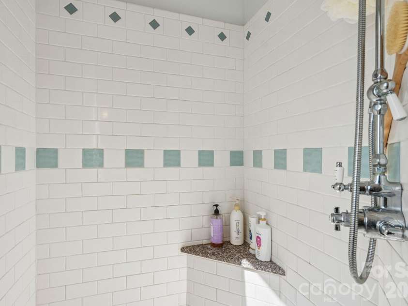 6007 Statesville Road, Charlotte, NC 28269.  MLS# CAR4432976, YatesRealty ID 55631. 