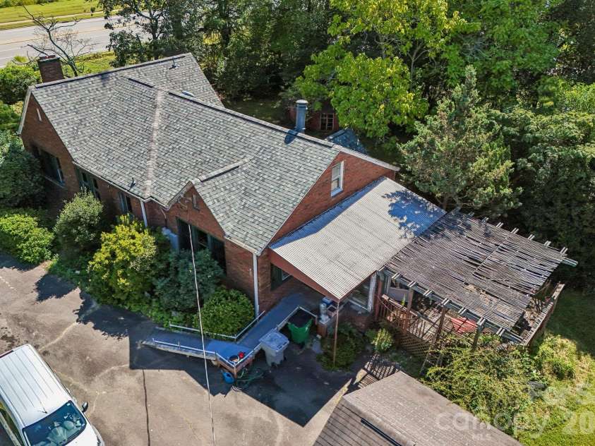 6007 Statesville Road, Charlotte, NC 28269.  MLS# CAR4432976, YatesRealty ID 55631. 