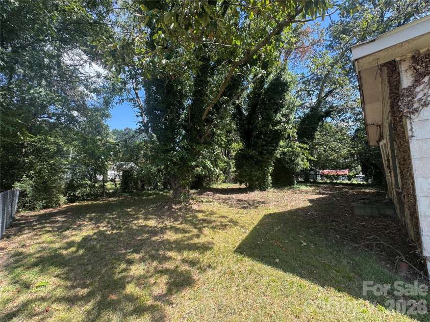 408 Davidson Avenue, Gastonia, NC 28054.  MLS# CAR4428025, YatesRealty ID 55634. 