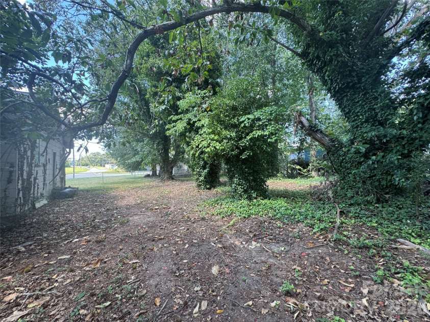 408 Davidson Avenue, Gastonia, NC 28054.  MLS# CAR4428025, YatesRealty ID 55634. 