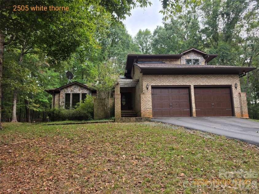 2505 White Thorne Lane, Waxhaw, NC 28173.  MLS# CAR4430251, YatesRealty ID 55635. 