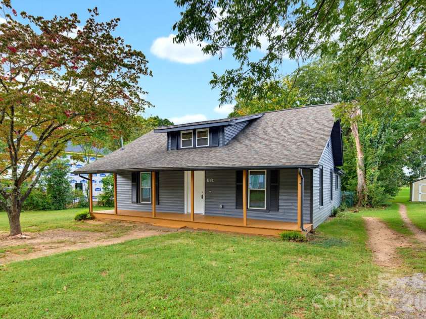 1014 8th Street, Statesville, NC 28677.  MLS# CAR4428447, YatesRealty ID 55636. 