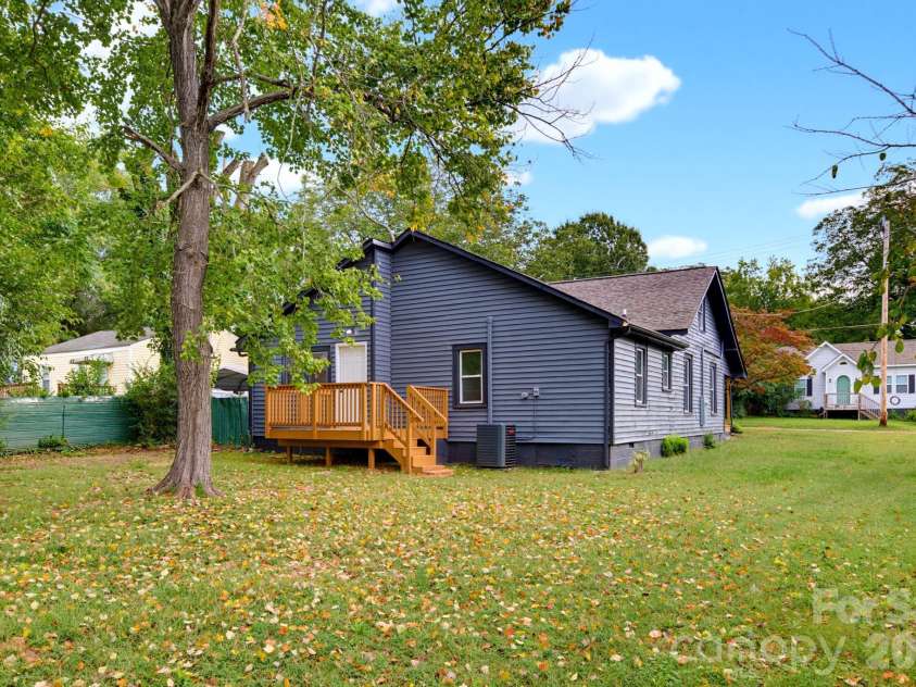 1014 8th Street, Statesville, NC 28677.  MLS# CAR4428447, YatesRealty ID 55636. 