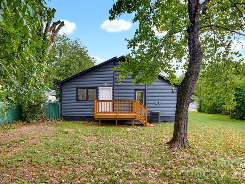 1014 8th Street, Statesville, NC 28677.  MLS# CAR4428447, YatesRealty ID 55636. 