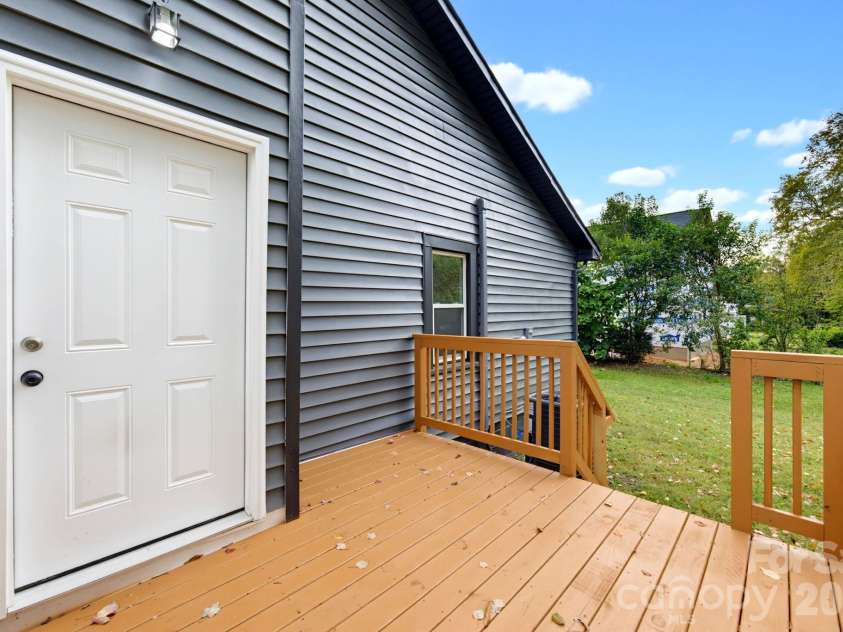 1014 8th Street, Statesville, NC 28677.  MLS# CAR4428447, YatesRealty ID 55636. 