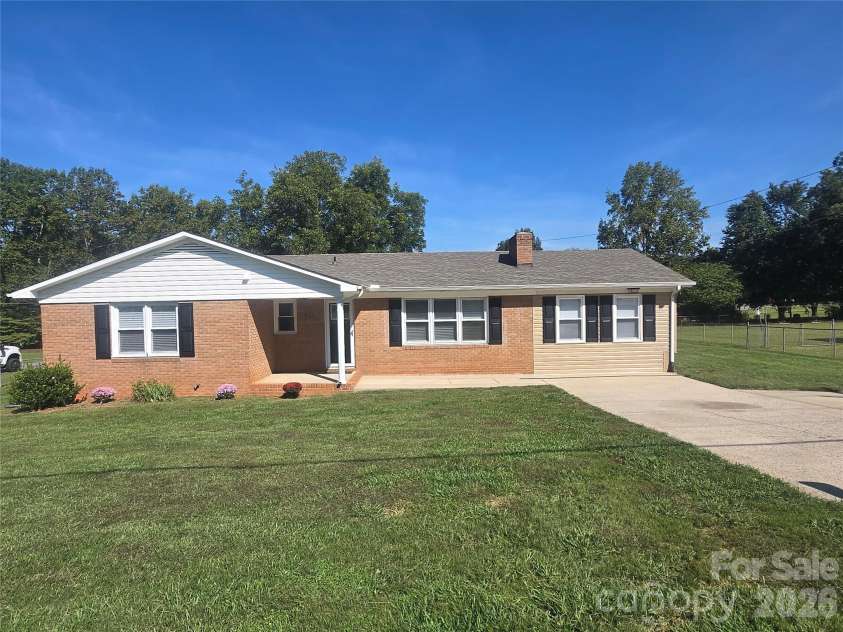 421 Nixon Road, Statesville, NC 28625.  MLS# CAR4430934, YatesRealty ID 55639. 