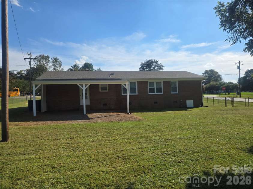 421 Nixon Road, Statesville, NC 28625.  MLS# CAR4430934, YatesRealty ID 55639. 