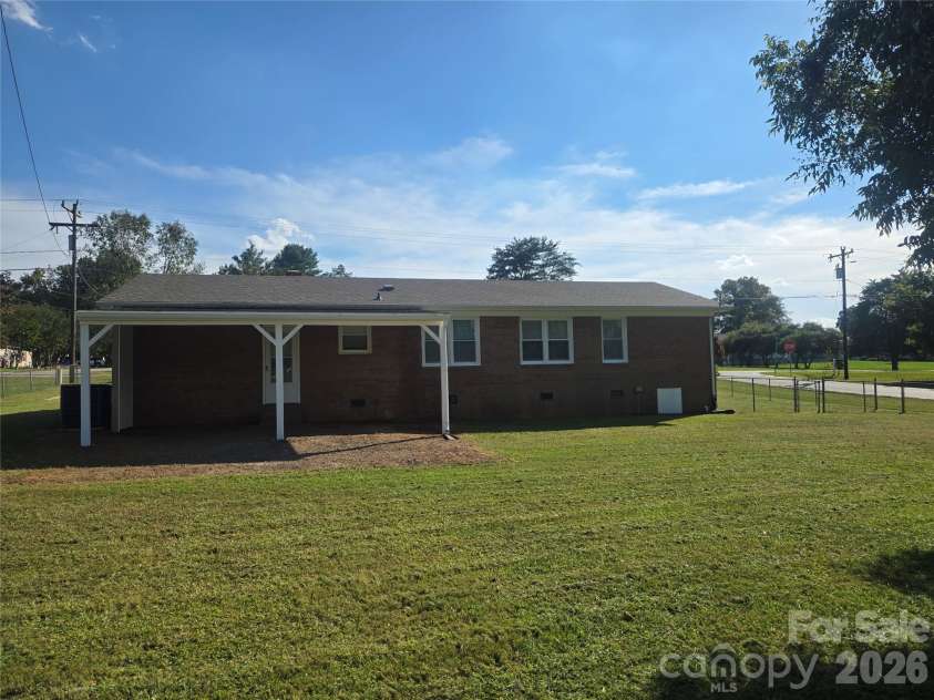 421 Nixon Road, Statesville, NC 28625.  MLS# CAR4430934, YatesRealty ID 55639. 