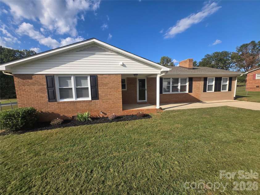421 Nixon Road, Statesville, NC 28625.  MLS# CAR4430934, YatesRealty ID 55639. 