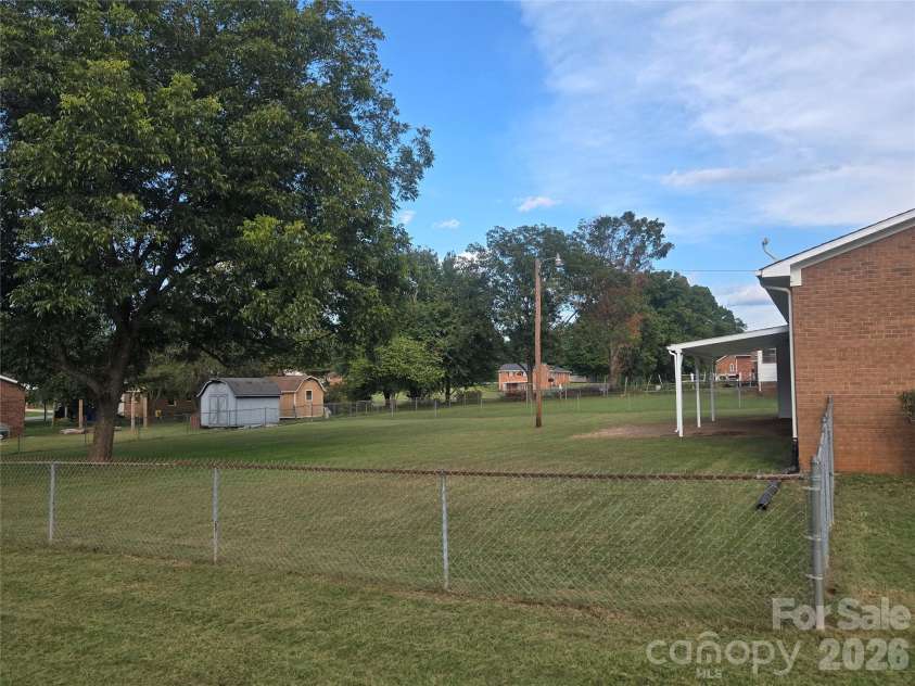421 Nixon Road, Statesville, NC 28625.  MLS# CAR4430934, YatesRealty ID 55639. 