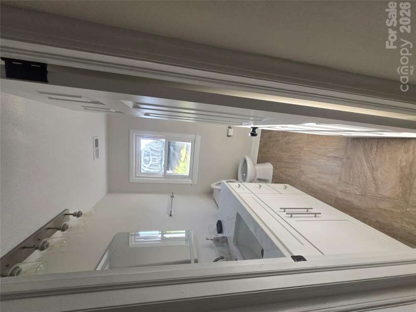 421 Nixon Road, Statesville, NC 28625.  MLS# CAR4430934, YatesRealty ID 55639. Hall Bath