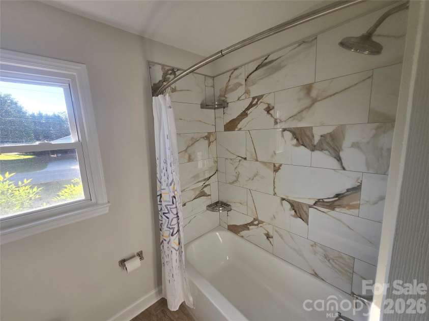 421 Nixon Road, Statesville, NC 28625.  MLS# CAR4430934, YatesRealty ID 55639. Hall Bath
