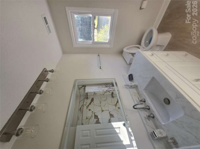 421 Nixon Road, Statesville, NC 28625.  MLS# CAR4430934, YatesRealty ID 55639. Hall Bath