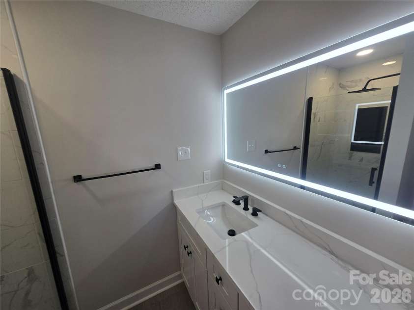 421 Nixon Road, Statesville, NC 28625.  MLS# CAR4430934, YatesRealty ID 55639. Owners Bath