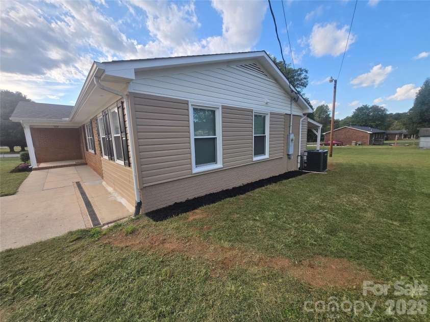 421 Nixon Road, Statesville, NC 28625.  MLS# CAR4430934, YatesRealty ID 55639. Side view