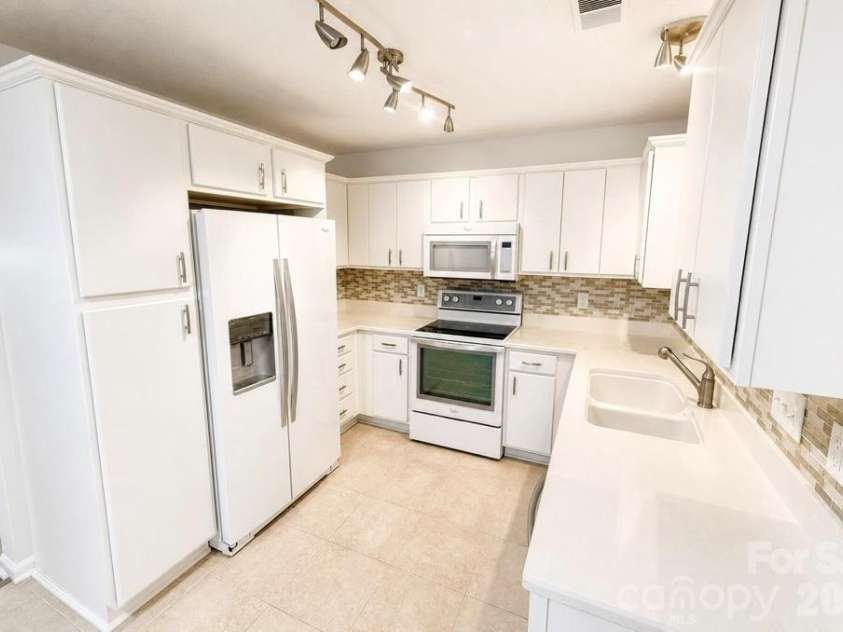 10320 Conistan Place, Cornelius, NC 28031.  MLS# CAR4432638, YatesRealty ID 55641. 