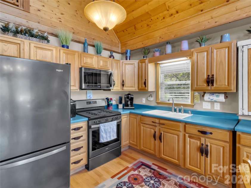 206 Sams Trail, Waynesville, NC 28786.  MLS# CAR4433077, YatesRealty ID 55642. 