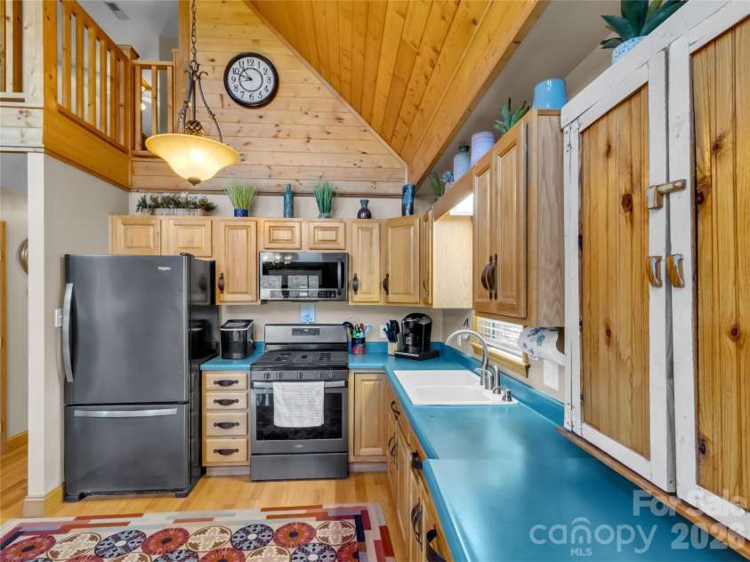 206 Sams Trail, Waynesville, NC 28786.  MLS# CAR4433077, YatesRealty ID 55642. 