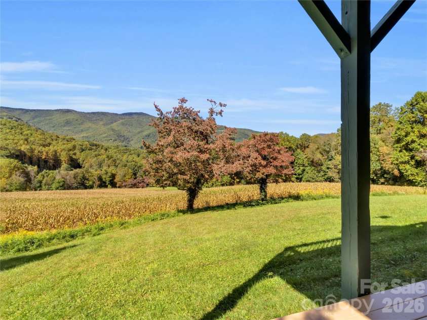 206 Sams Trail, Waynesville, NC 28786.  MLS# CAR4433077, YatesRealty ID 55642. 