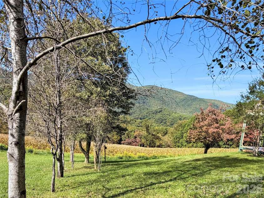 206 Sams Trail, Waynesville, NC 28786.  MLS# CAR4433077, YatesRealty ID 55642. 