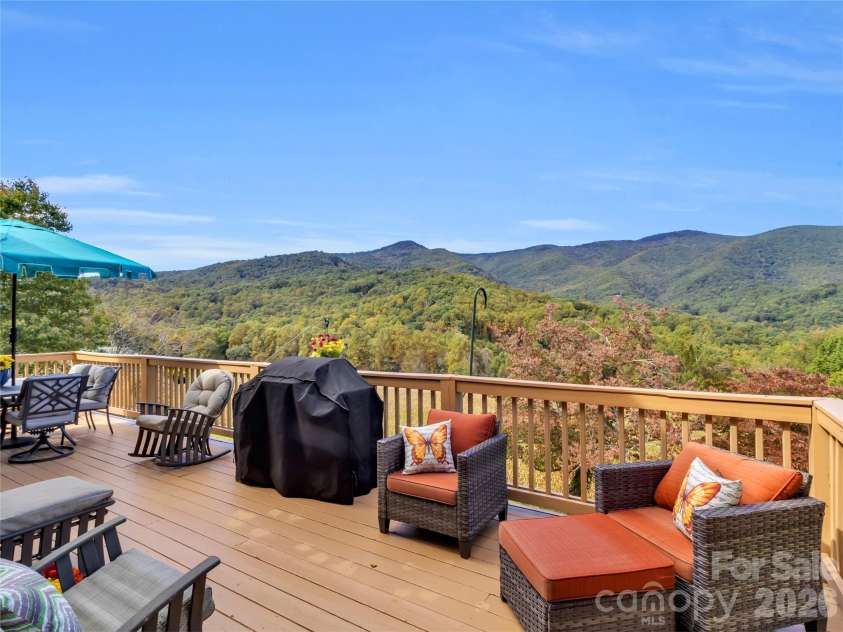 206 Sams Trail, Waynesville, NC 28786.  MLS# CAR4433077, YatesRealty ID 55642. 