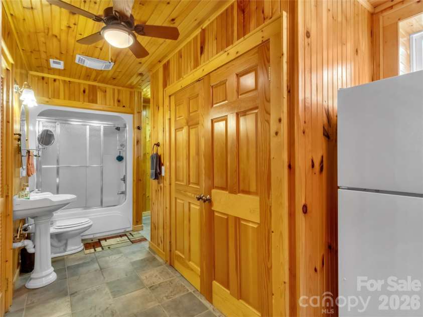 206 Sams Trail, Waynesville, NC 28786.  MLS# CAR4433077, YatesRealty ID 55642. 