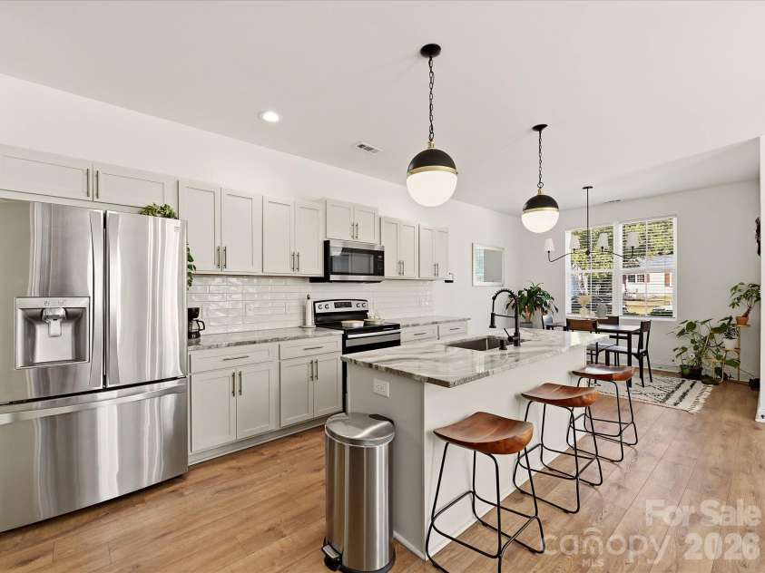 914 Flint Street Extension, Rock Hill, SC 29730.  MLS# CAR4432711, YatesRealty ID 55643. Gourmet kitchen