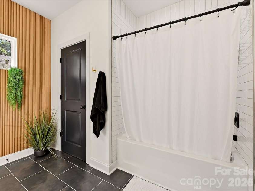 914 Flint Street Extension, Rock Hill, SC 29730.  MLS# CAR4432711, YatesRealty ID 55643. Primary shower/bath combo