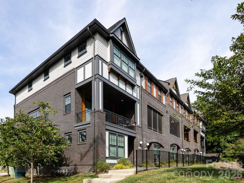 3022 Kalex Court, Charlotte, NC 28204.  MLS# CAR4432908, YatesRealty ID 55646. 