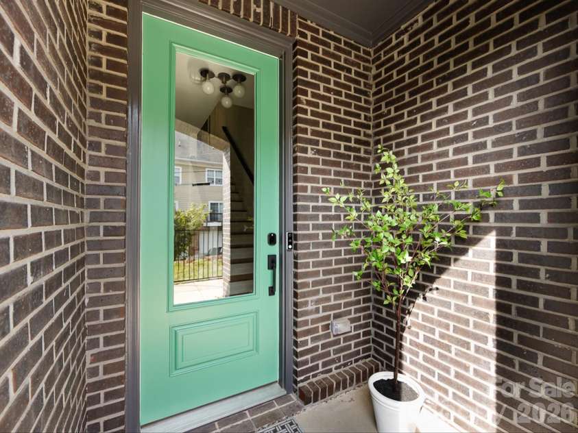 3022 Kalex Court, Charlotte, NC 28204.  MLS# CAR4432908, YatesRealty ID 55646. 