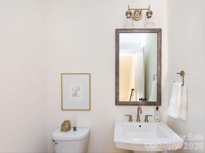 3022 Kalex Court, Charlotte, NC 28204.  MLS# CAR4432908, YatesRealty ID 55646. 