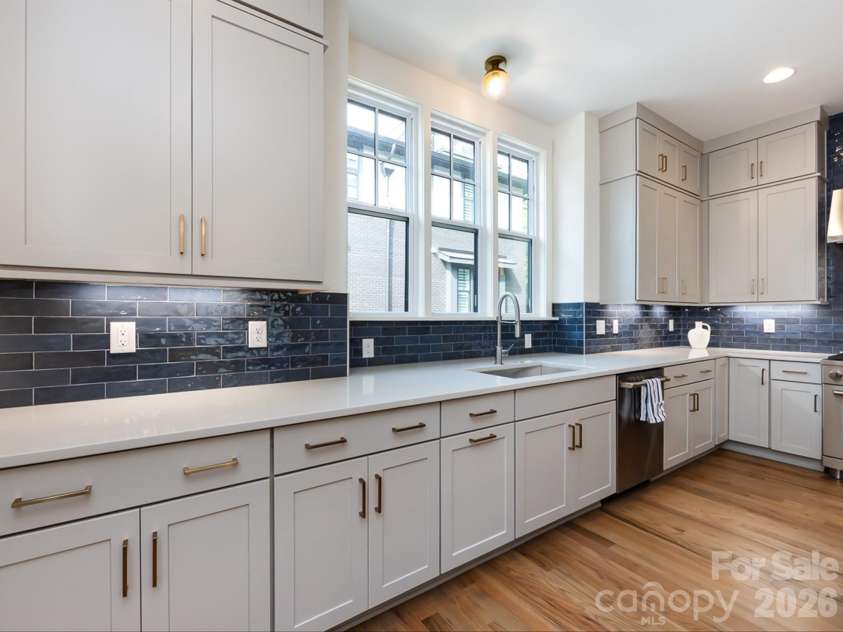 3022 Kalex Court, Charlotte, NC 28204.  MLS# CAR4432908, YatesRealty ID 55646. 