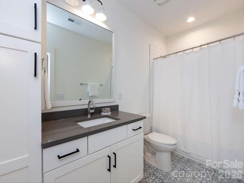 3022 Kalex Court, Charlotte, NC 28204.  MLS# CAR4432908, YatesRealty ID 55646. 