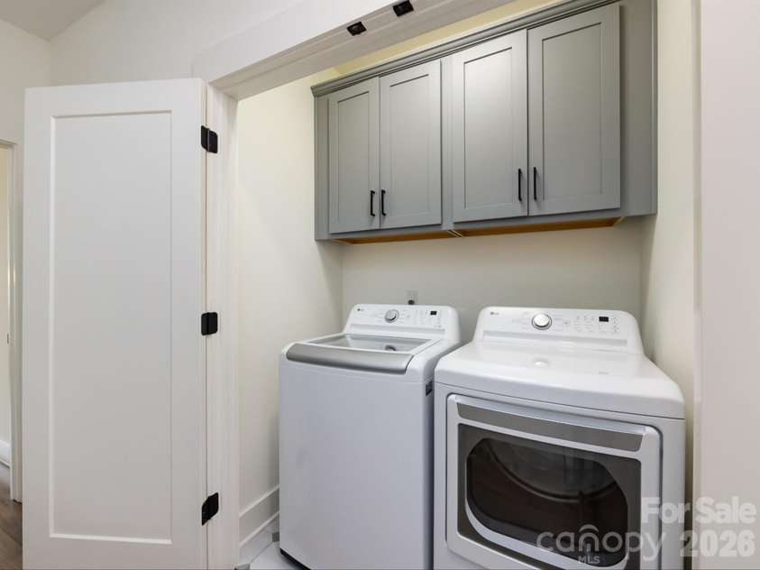 3022 Kalex Court, Charlotte, NC 28204.  MLS# CAR4432908, YatesRealty ID 55646. 