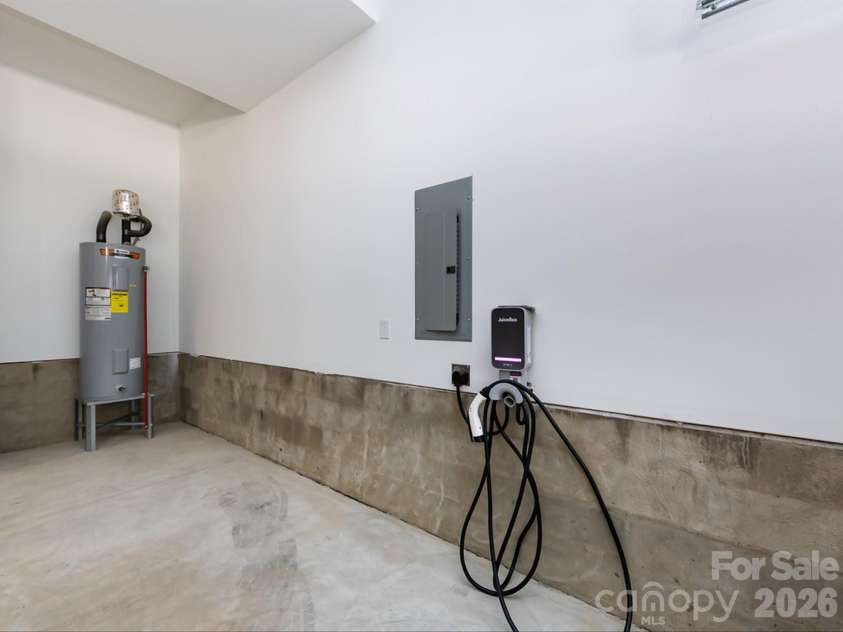 3022 Kalex Court, Charlotte, NC 28204.  MLS# CAR4432908, YatesRealty ID 55646. 