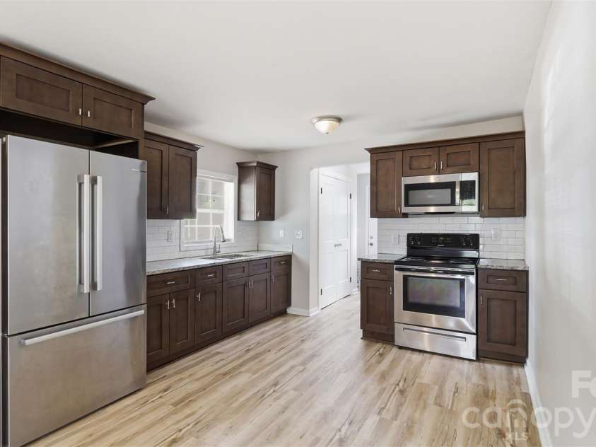 413 Pleasant Avenue, Kannapolis, NC 28081.  MLS# CAR4432895, YatesRealty ID 55647. Kitchen