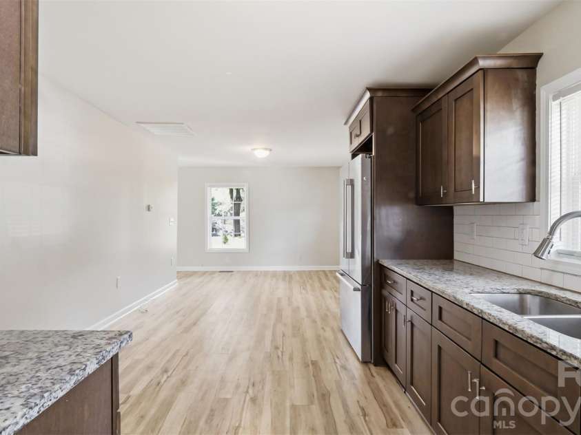 413 Pleasant Avenue, Kannapolis, NC 28081.  MLS# CAR4432895, YatesRealty ID 55647. Kitchen