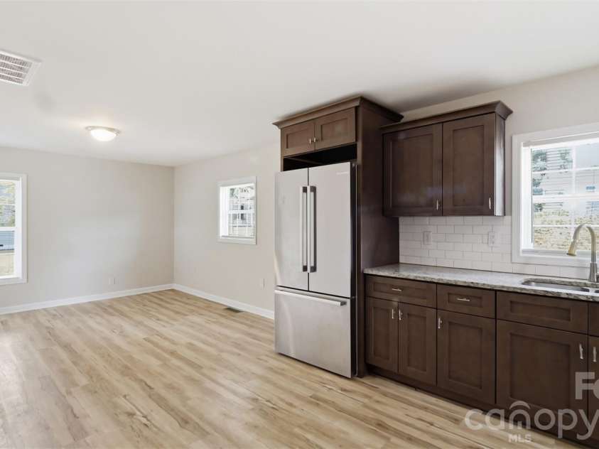 413 Pleasant Avenue, Kannapolis, NC 28081.  MLS# CAR4432895, YatesRealty ID 55647. Kitchen