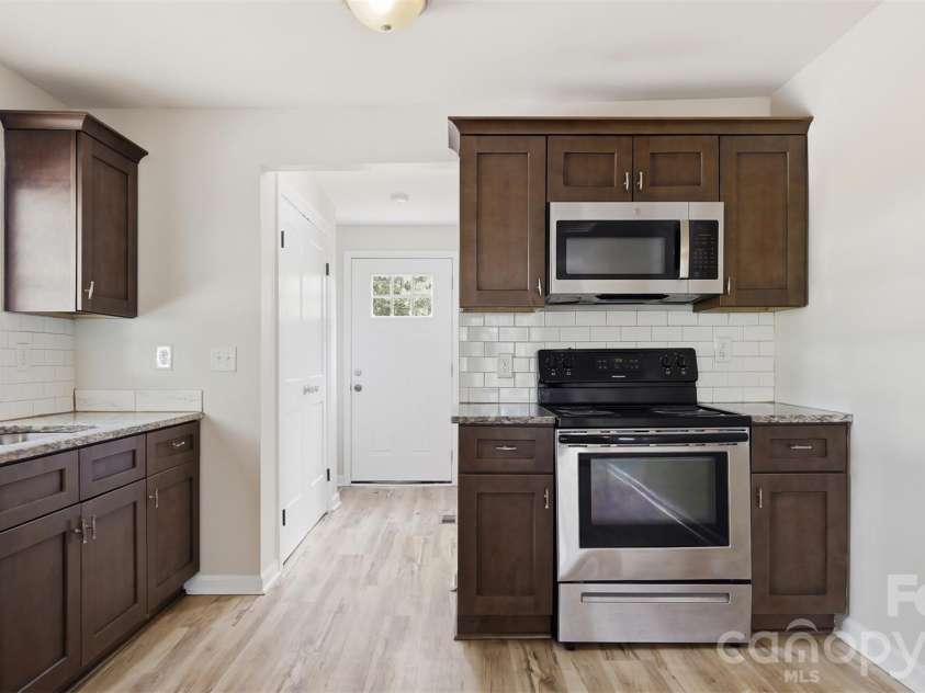 413 Pleasant Avenue, Kannapolis, NC 28081.  MLS# CAR4432895, YatesRealty ID 55647. Kitchen