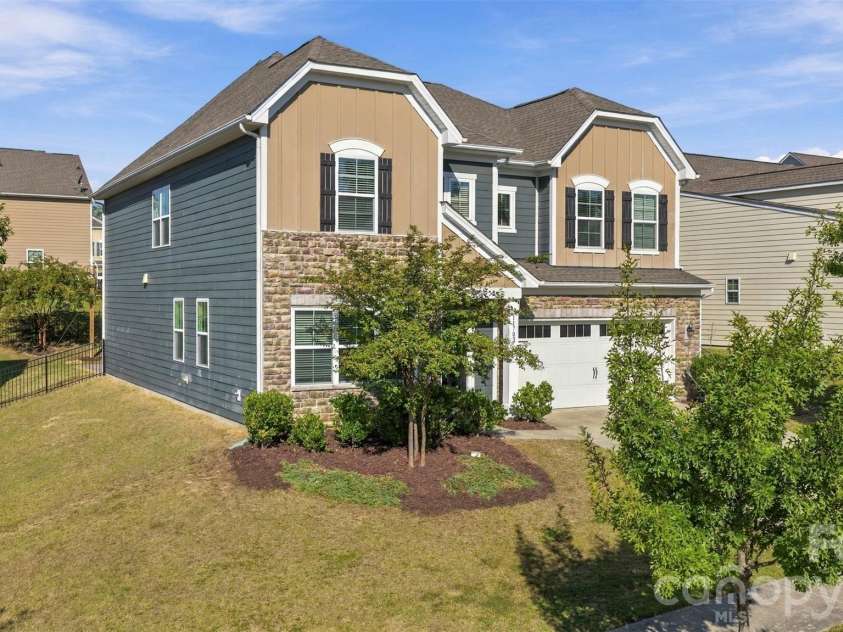 11709 Maher Lane, Huntersville, NC 28078.  MLS# CAR4432621, YatesRealty ID 55649. 