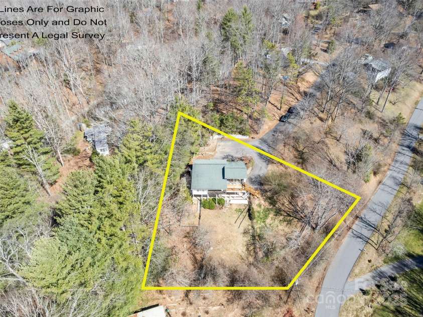 81 Sandow Lane, Waynesville, NC 28785.  MLS# CAR4233892, YatesRealty ID 5565. 