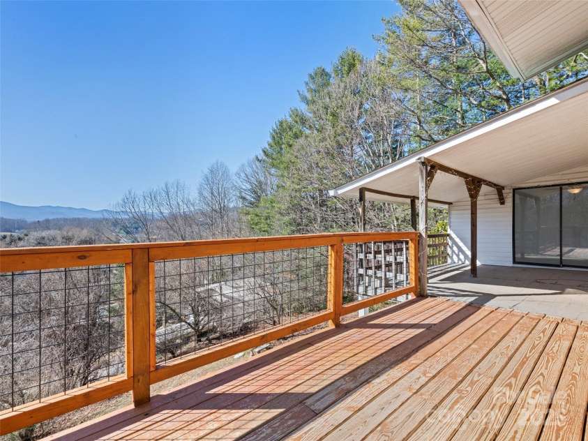 81 Sandow Lane, Waynesville, NC 28785.  MLS# CAR4233892, YatesRealty ID 5565. 