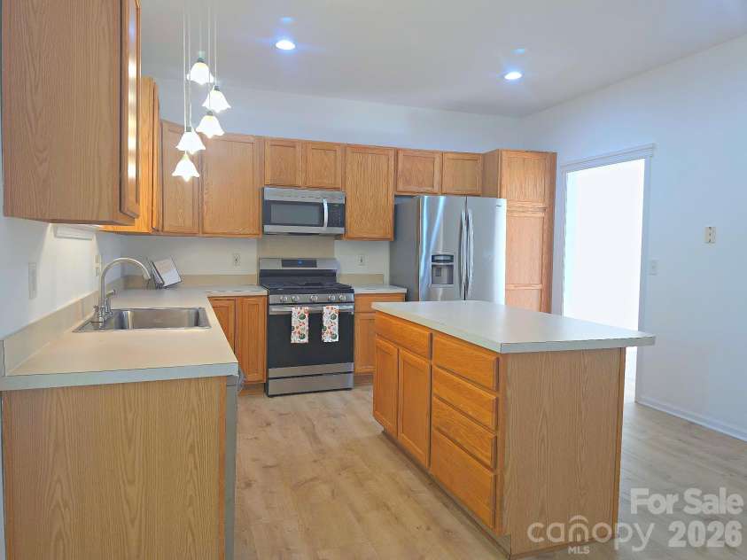 5708 Falls Ridge Lane, Charlotte, NC 28269.  MLS# CAR4432881, YatesRealty ID 55652. 